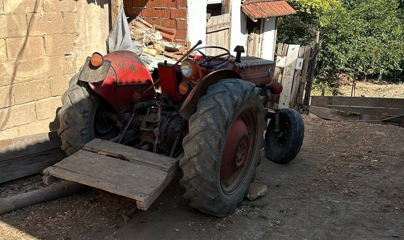 Tamir ettiği traktörün altında kalan adam hayatını kaybetti
