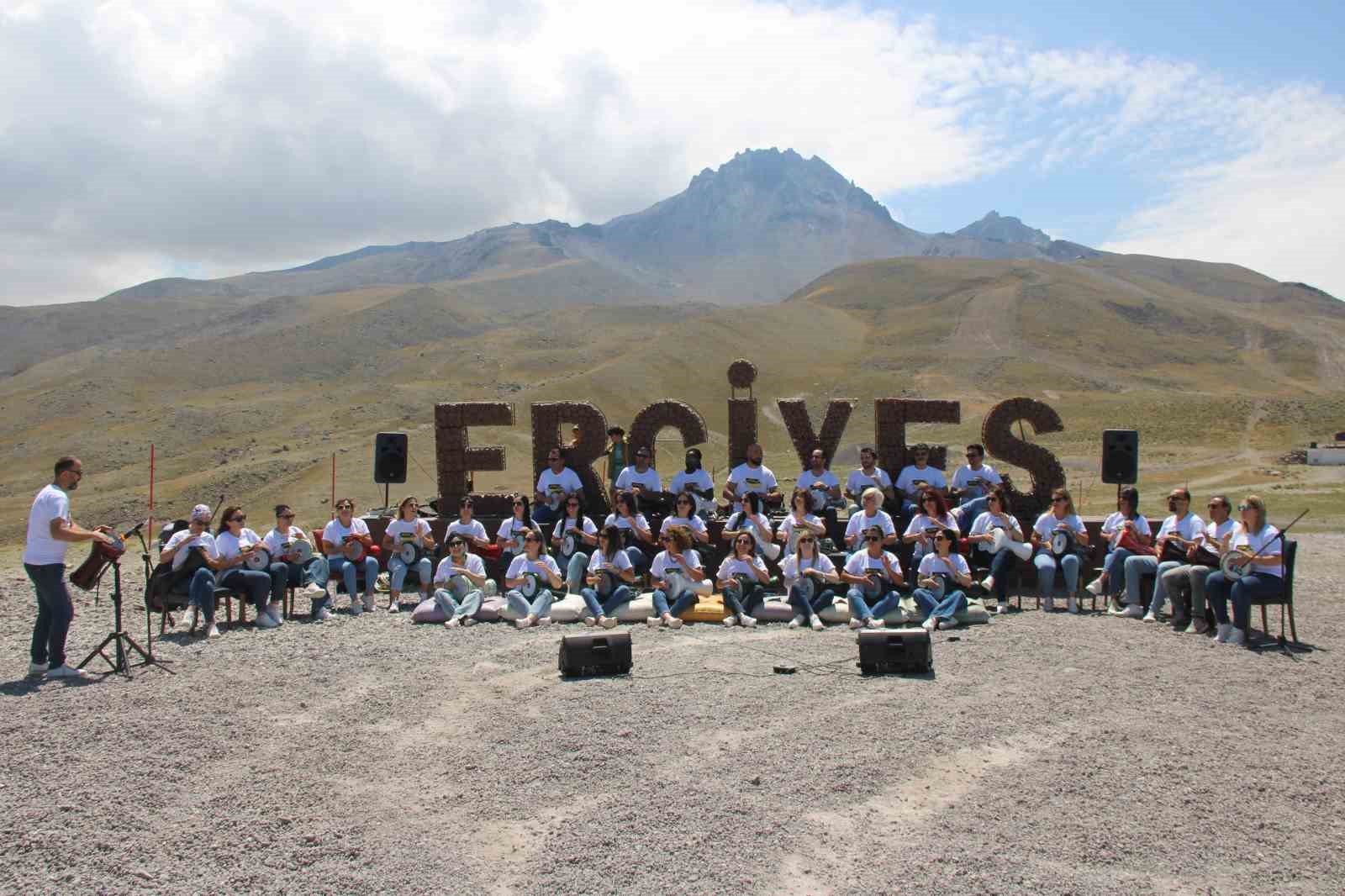 Erciyes’te darbuka şov
