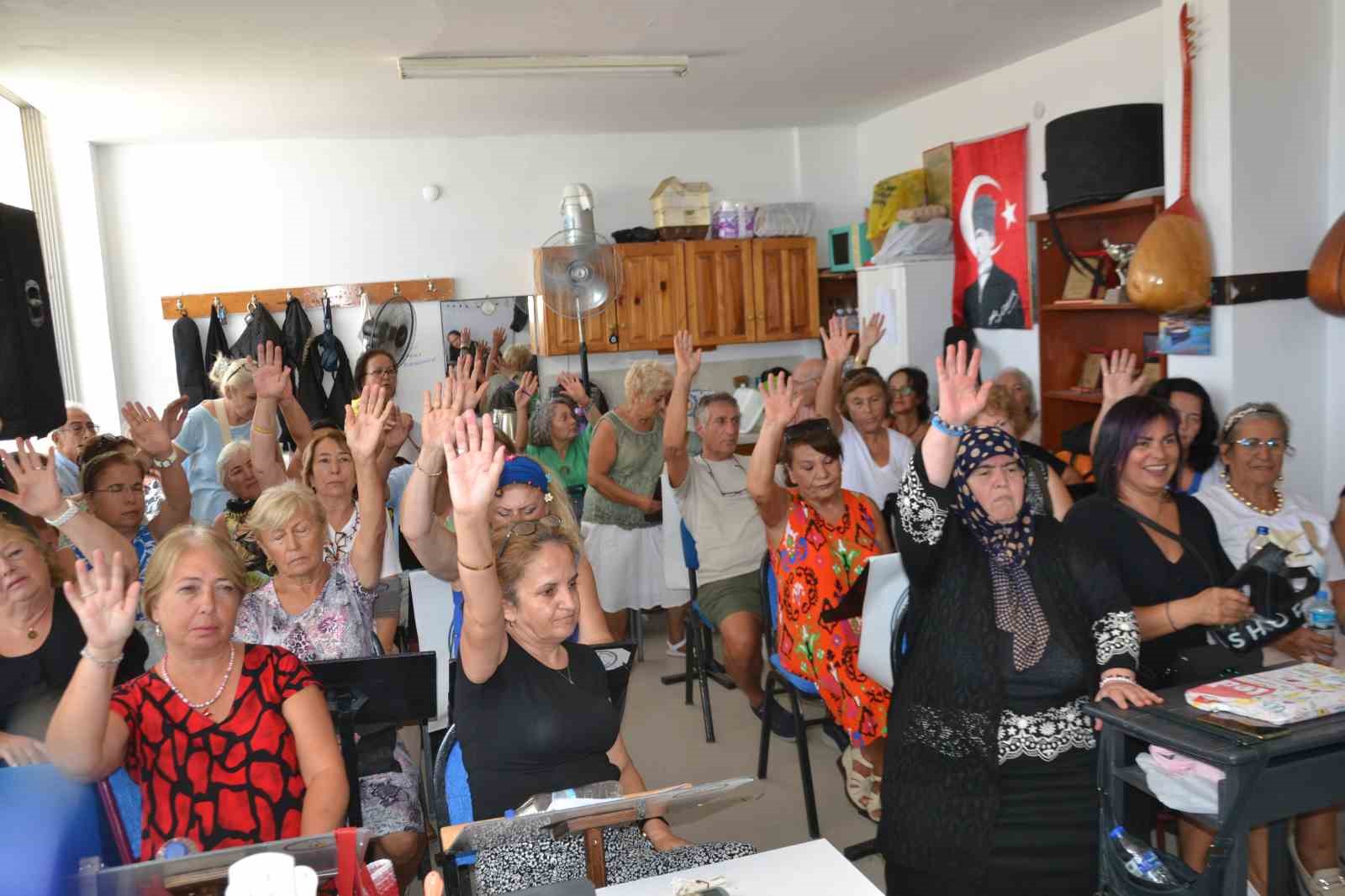 Ayvalık-Küçükköy Halk Müziği Derneği’nde Başkan Baltacı’ya güvenoyu
