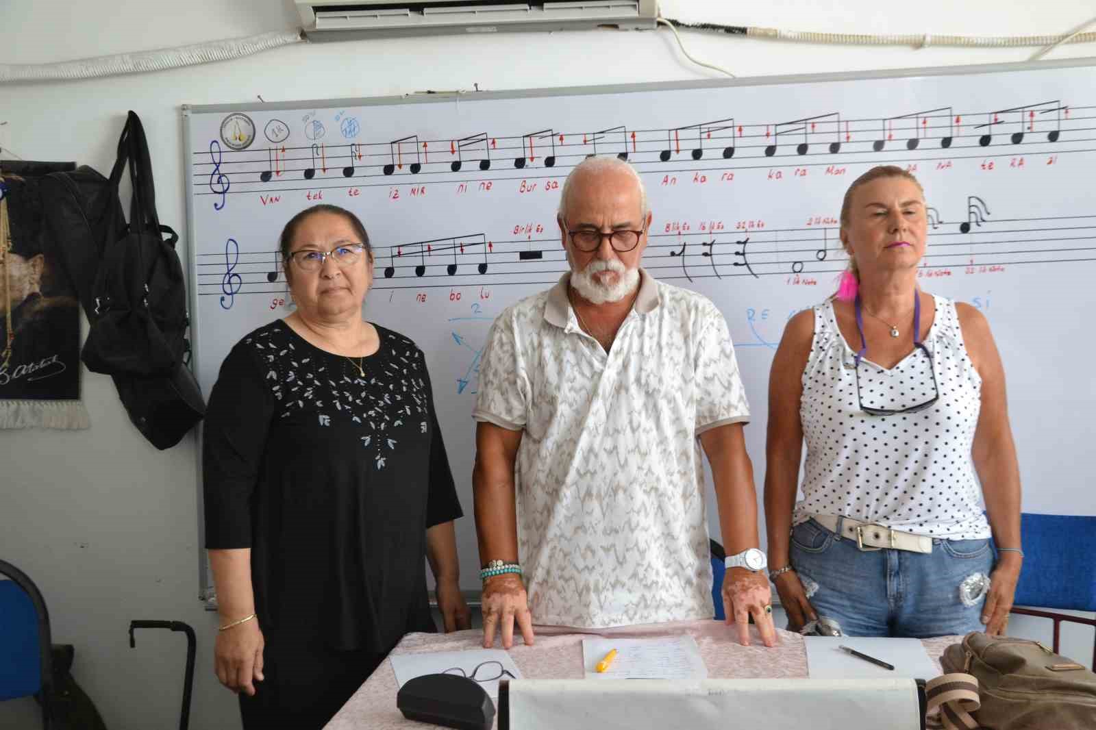 Ayvalık-Küçükköy Halk Müziği Derneği’nde Başkan Baltacı’ya güvenoyu
