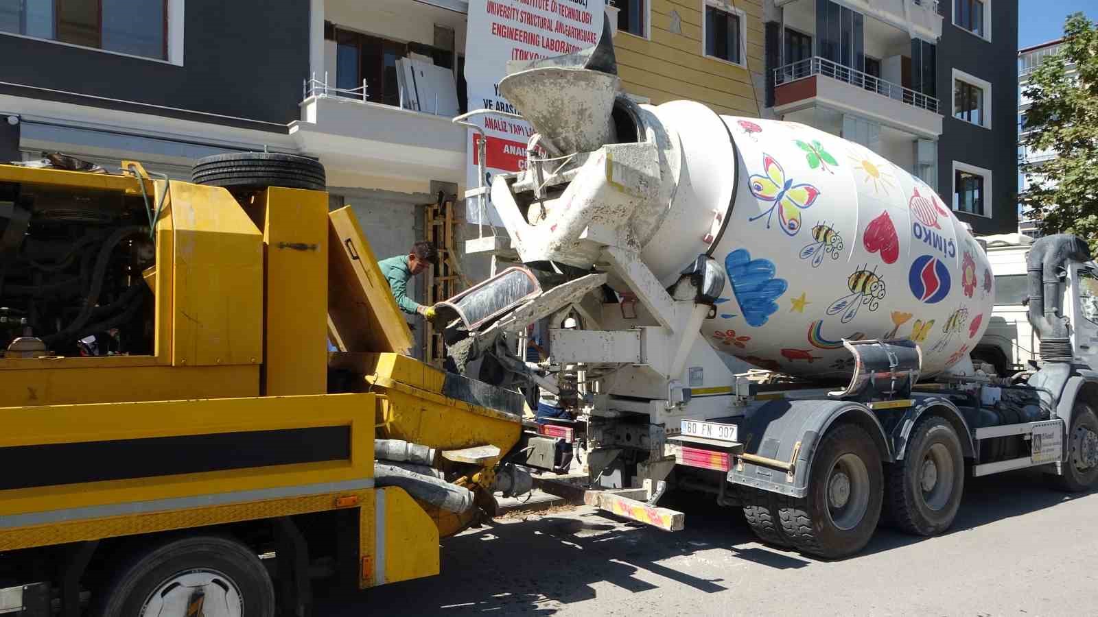 Malatya’da orta hasarlı binalarda KYB beton kullanılmaya başlanıldı
