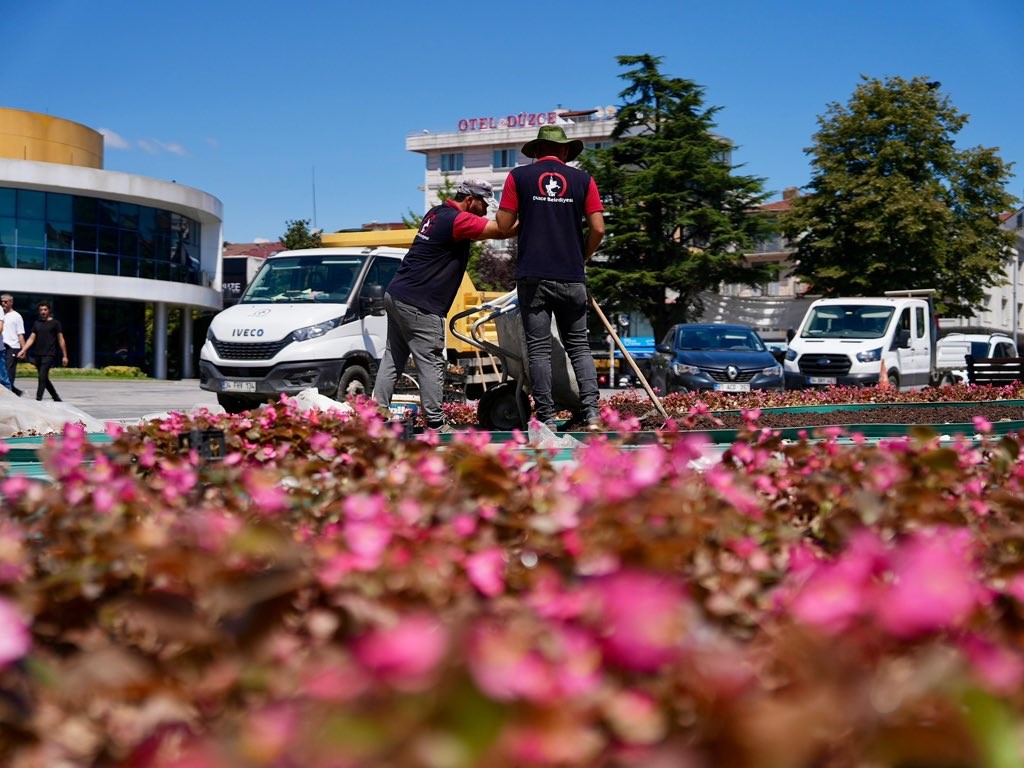 Cedidiye Meydanı artık daha güzel
