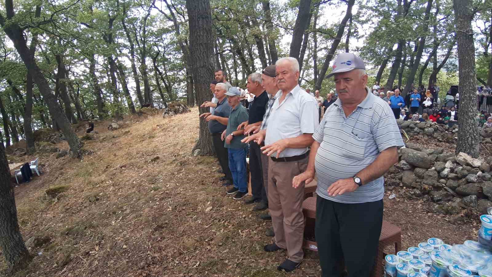 Hacet Bayramı’nda yüzlerce kişi yağmur duası yaptı
