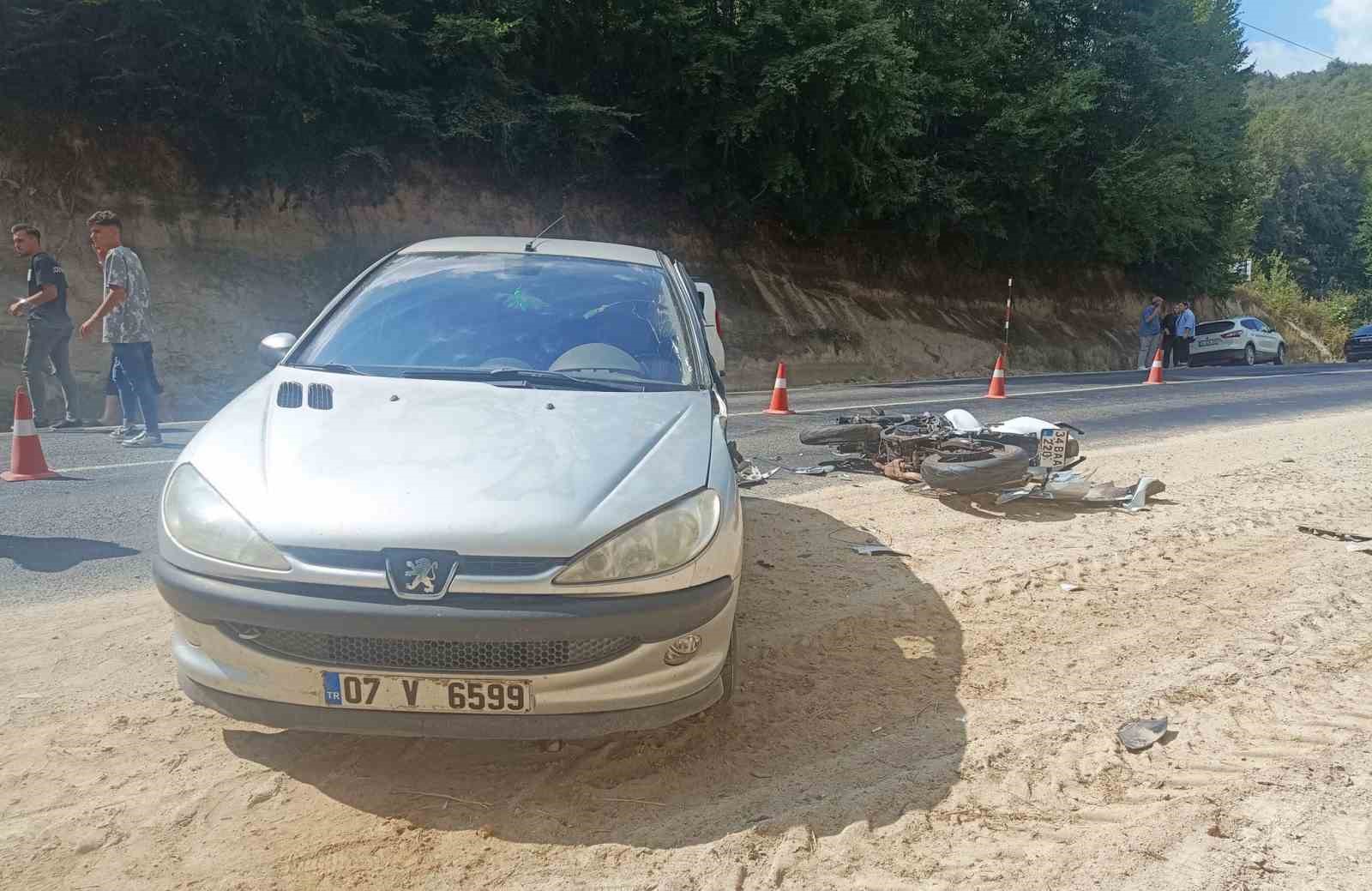 Domaniç’te motosiklet ile otomobilin çarpışması sonucu 2 kişi yaralandı
