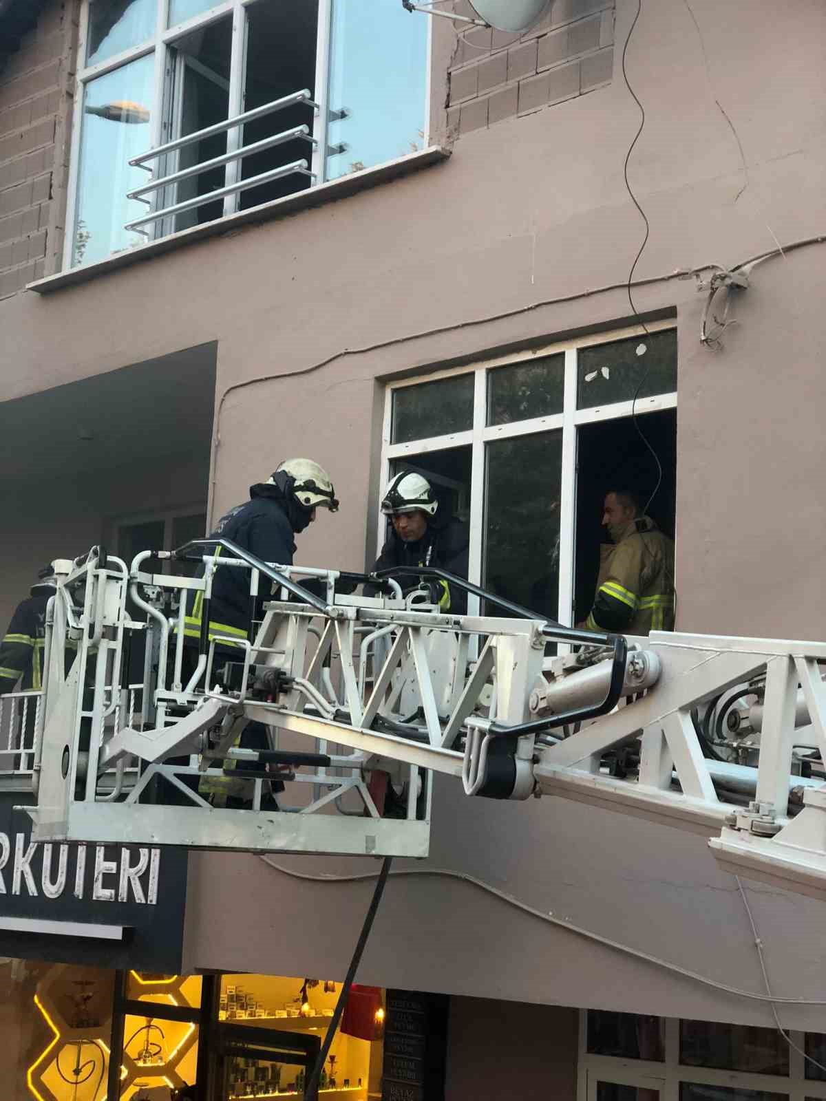 Yalova’da apartman dairesindeki yangın söndürüldü
