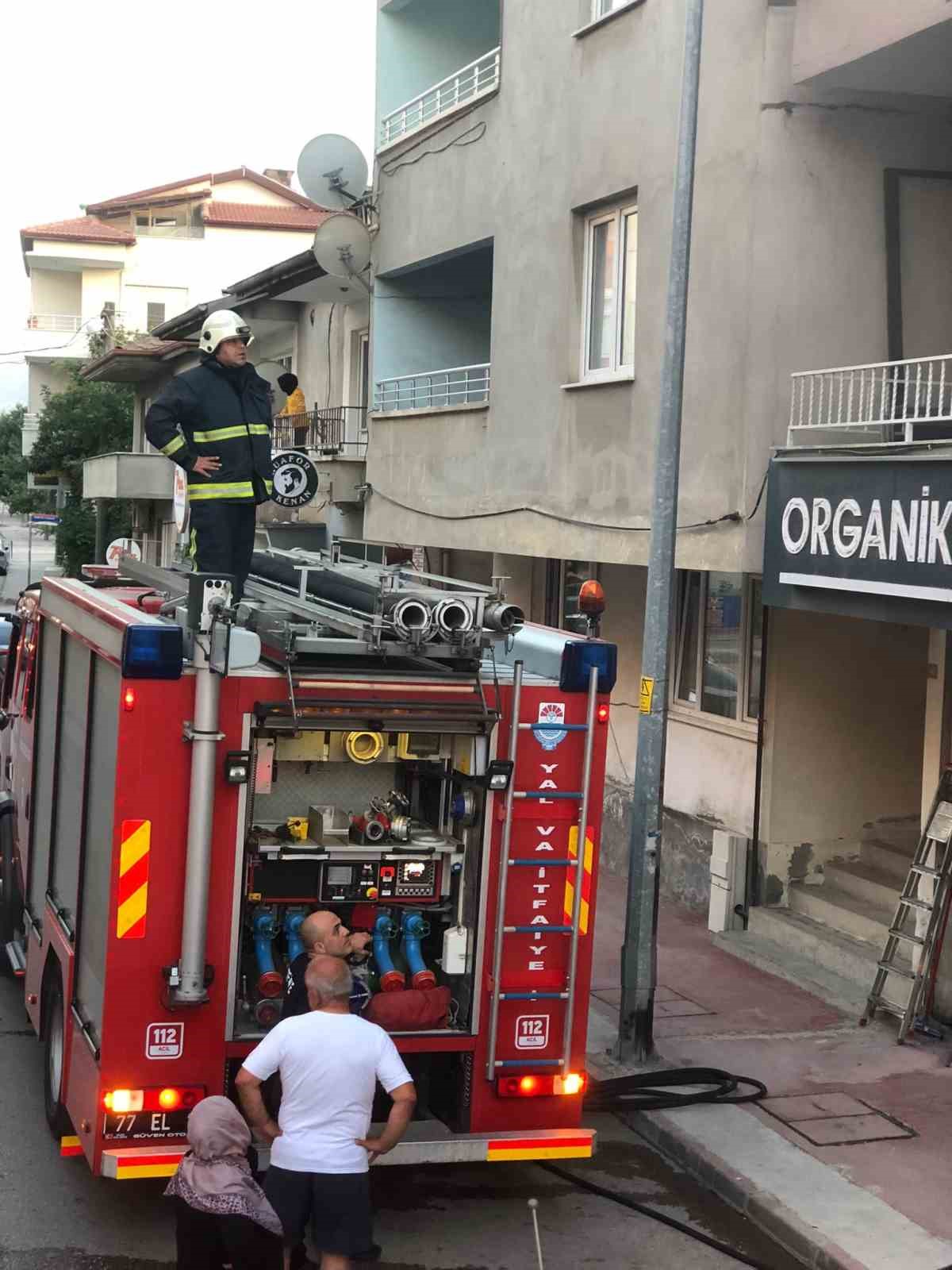 Yalova’da apartman dairesindeki yangın söndürüldü
