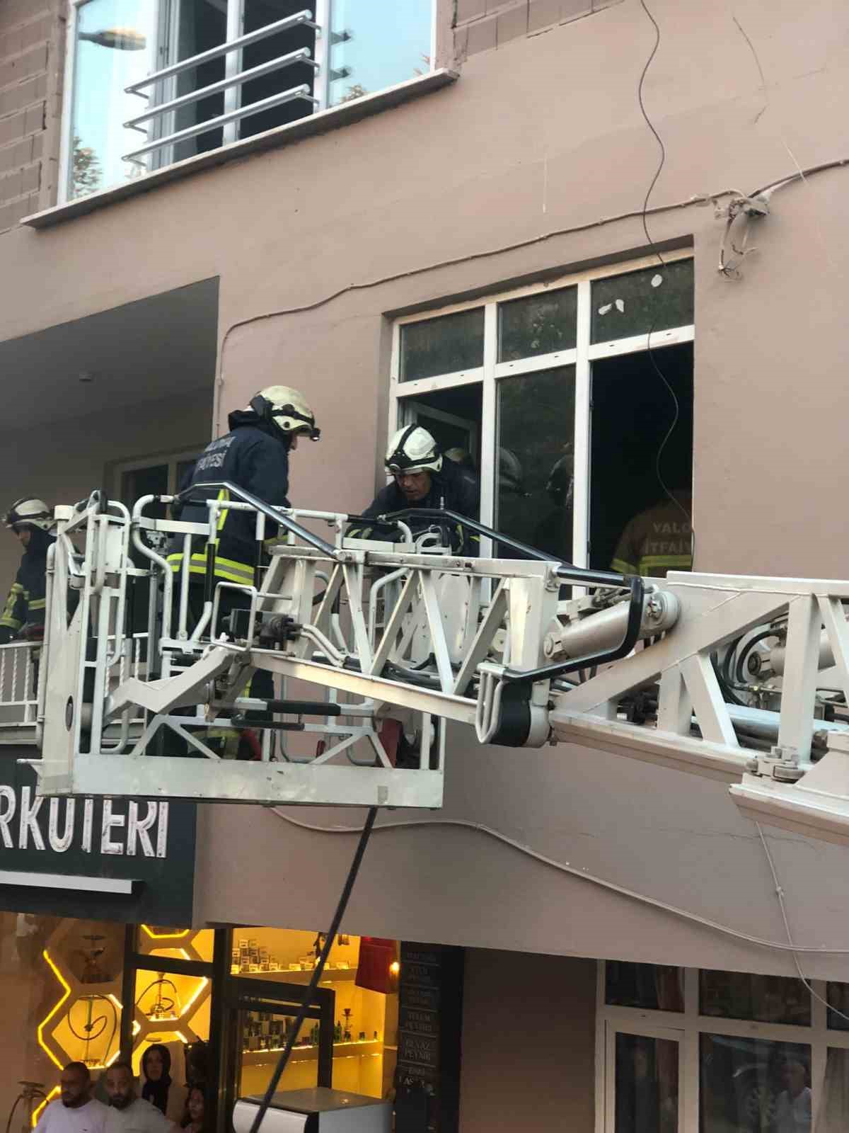 Yalova’da apartman dairesindeki yangın söndürüldü
