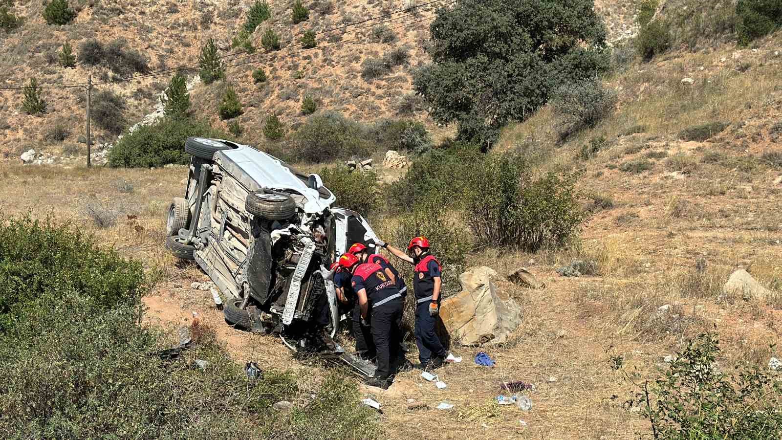 Kontrolden çıkan araç takla attı: 4’ü çocuk 6 yaralı
