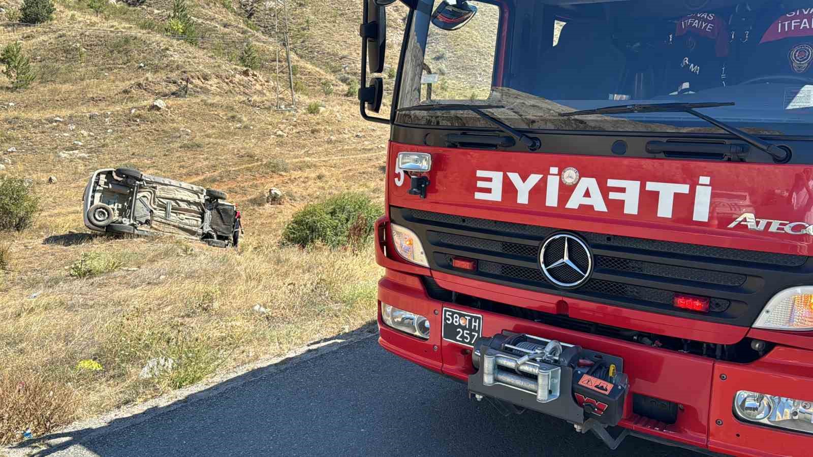 Kontrolden çıkan araç takla attı: 4’ü çocuk 6 yaralı
