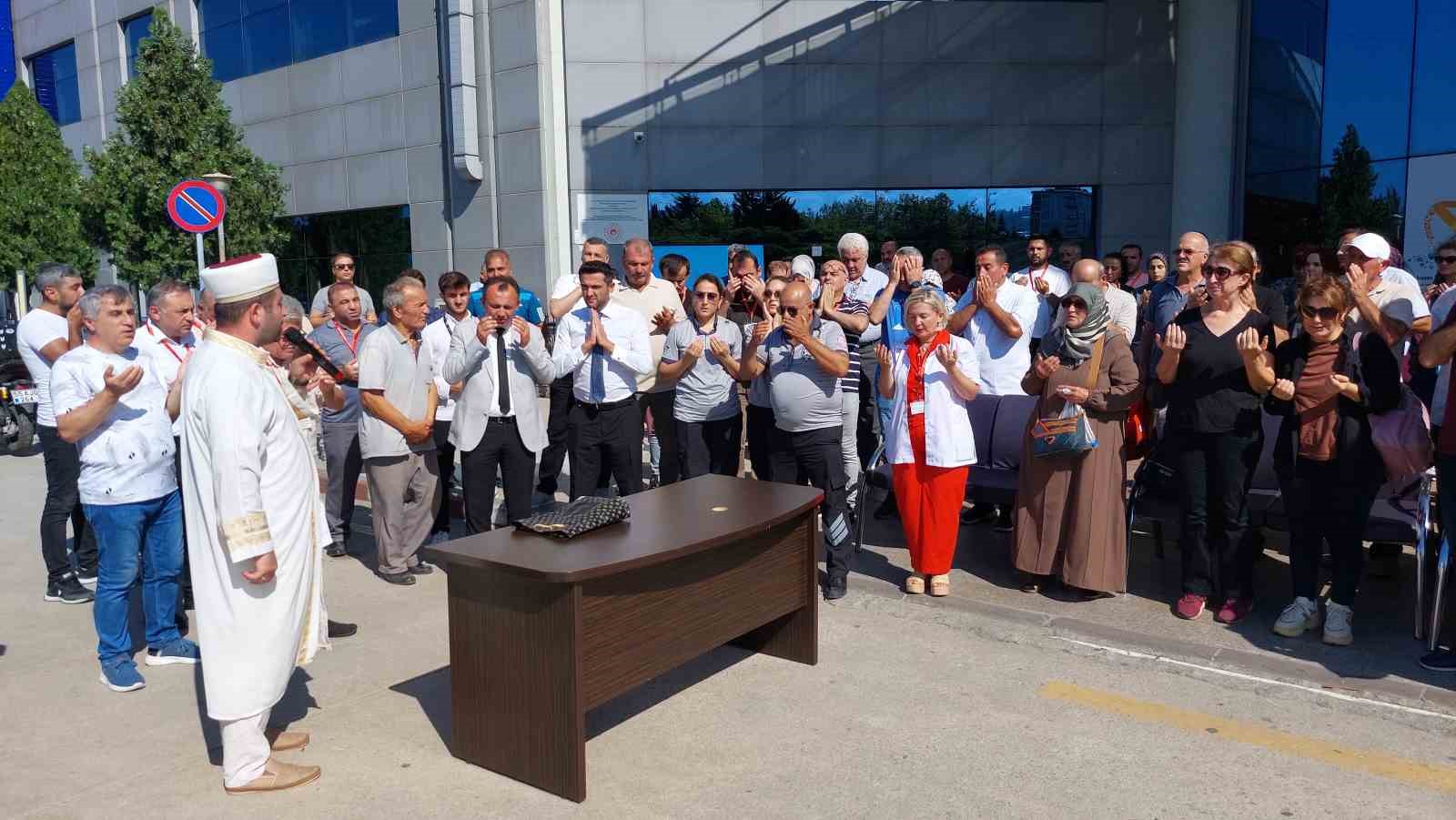 Samsun’da ölen doktor için hastane önünde tören
