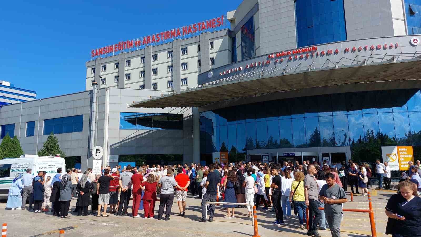 Samsun’da ölen doktor için hastane önünde tören
