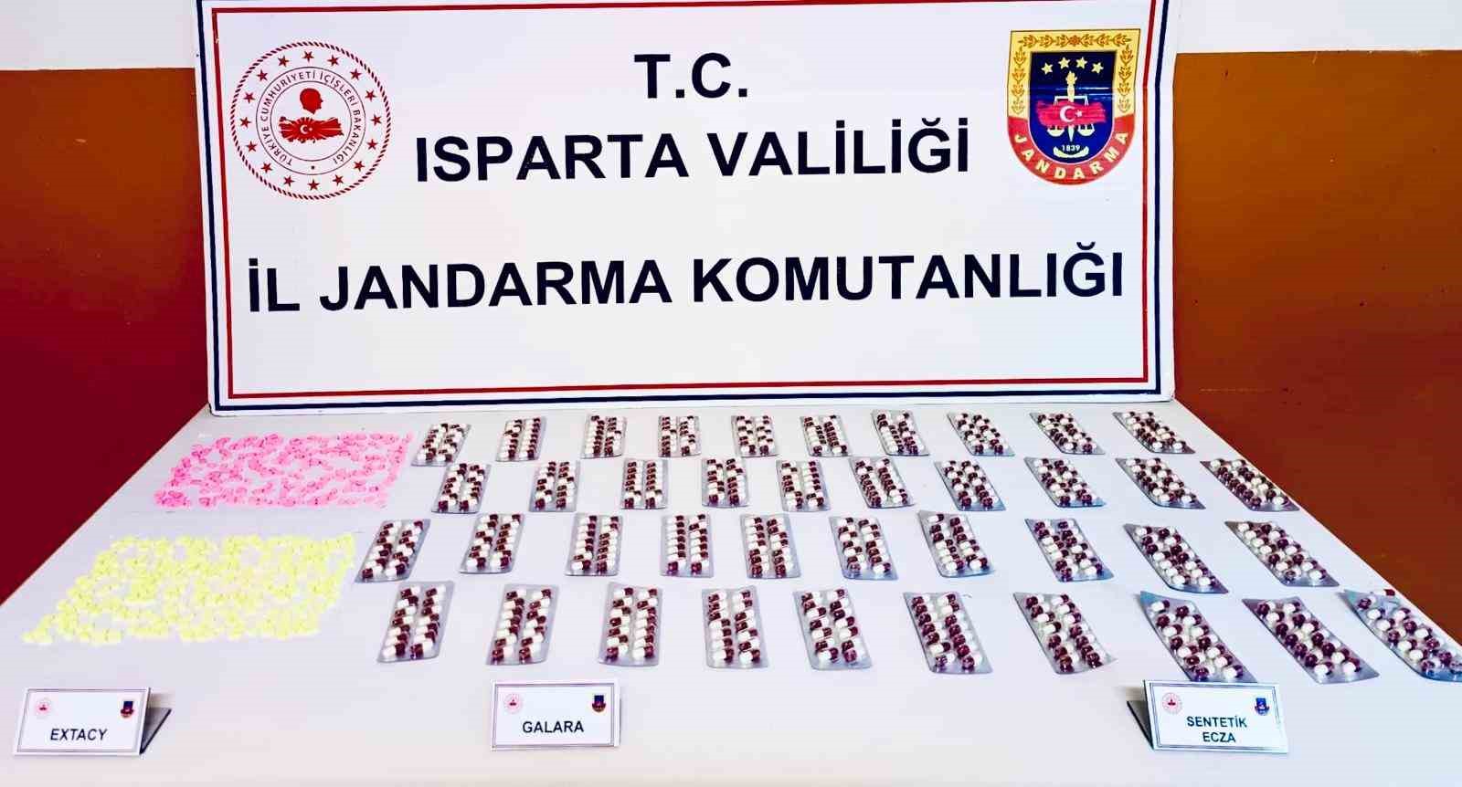 Isparta’da uyuşturucu madde ticareti yapan 2 şahıs tutuklandı
