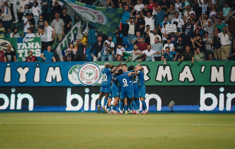 Çaykur Rizespor 1 puan ile başladı
