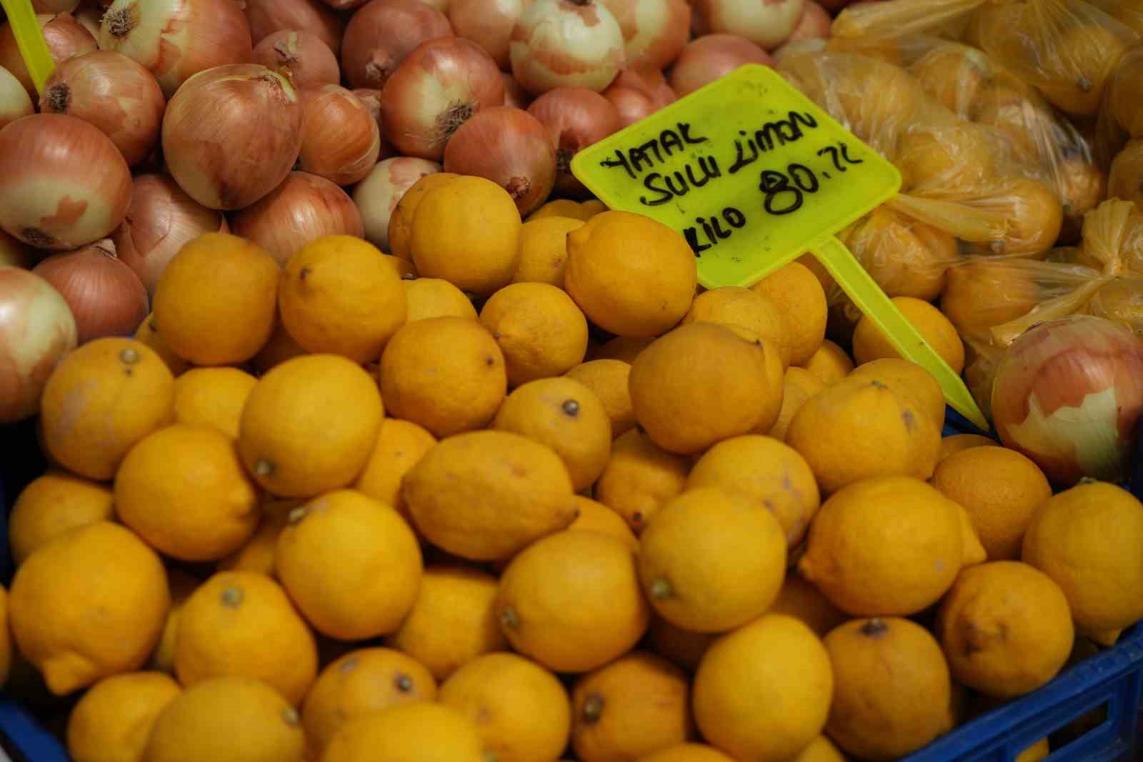 Çayın limonlu içildiği Bayburt’ta artan limon fiyatları çayların tadını kaçırdı
