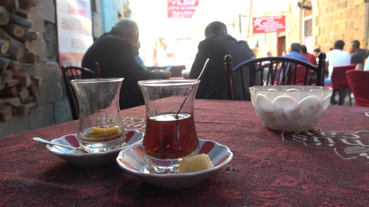 Çayın limonlu içildiği Bayburt’ta artan limon fiyatları çayların tadını kaçırdı
