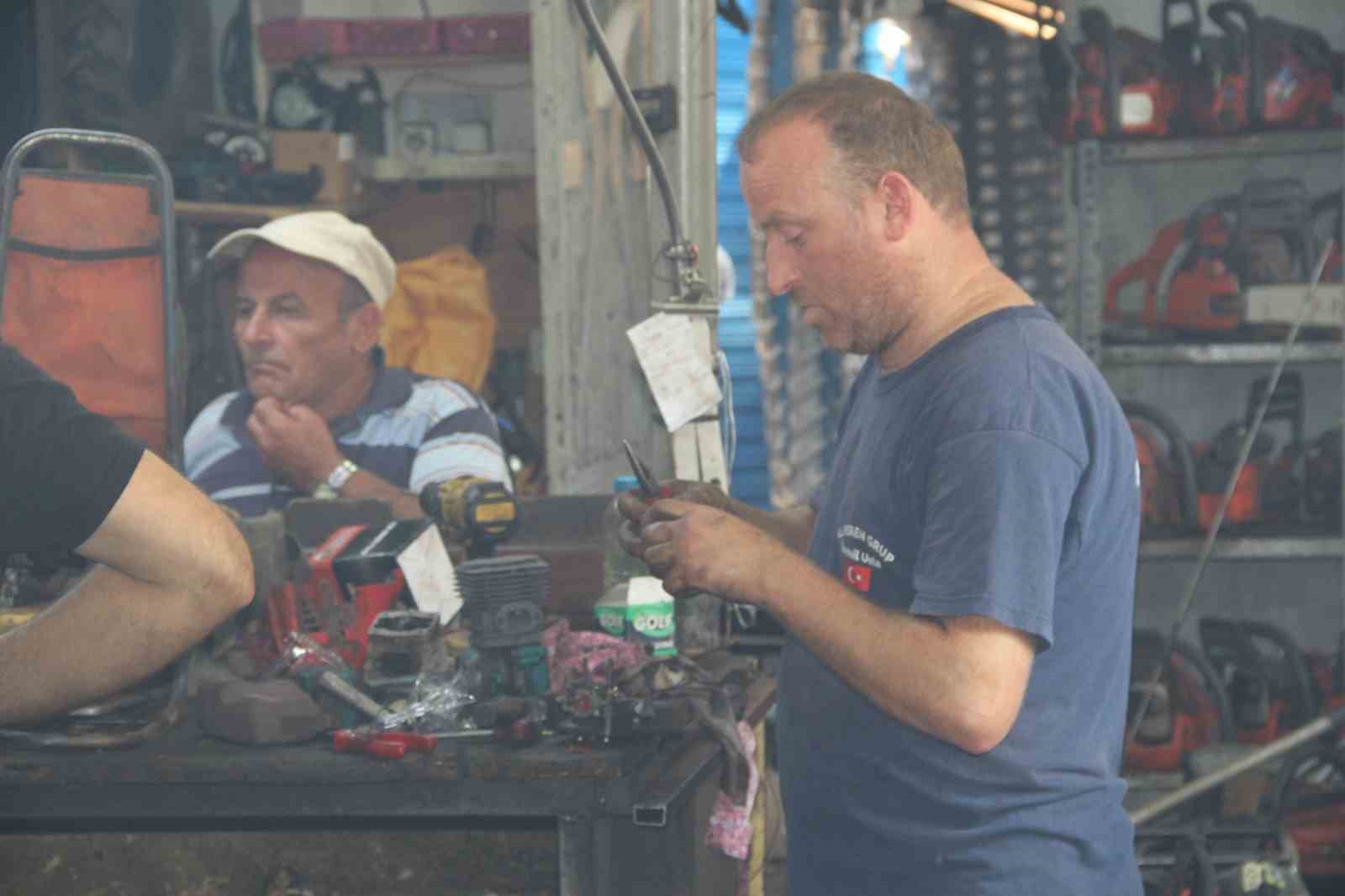 Motorlu tırpan tamircilerinde ‘hasat’ yoğunluğu
