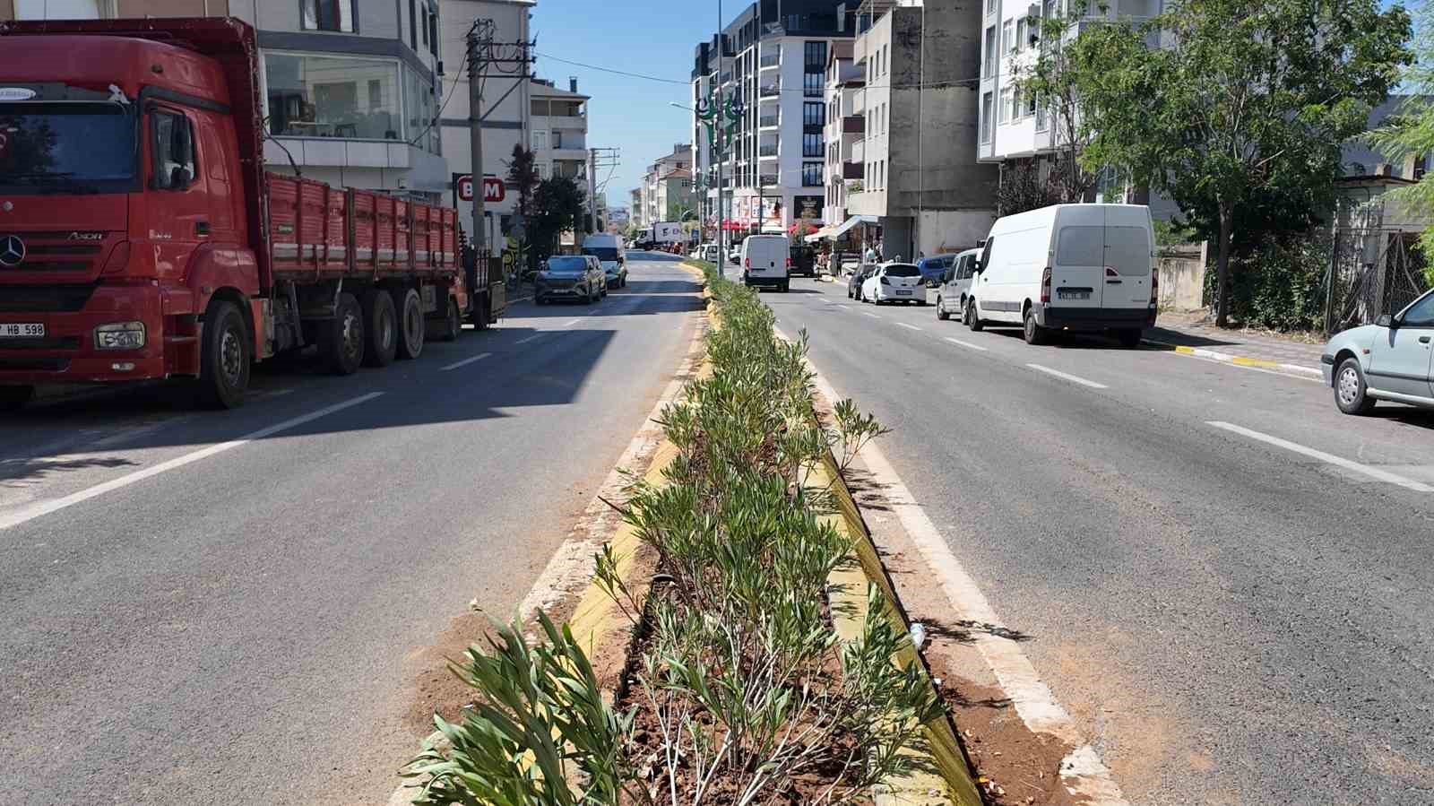 Çayırova’da parklar revize ediliyor
