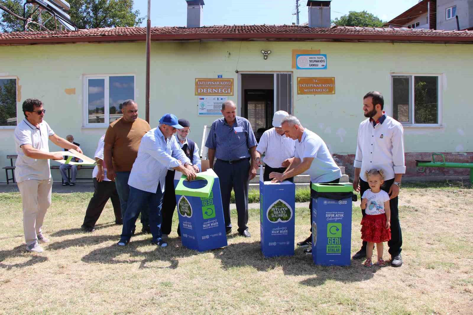 Sıfır Atıkta örnek köy: Her evde geri dönüşüm kutusu
