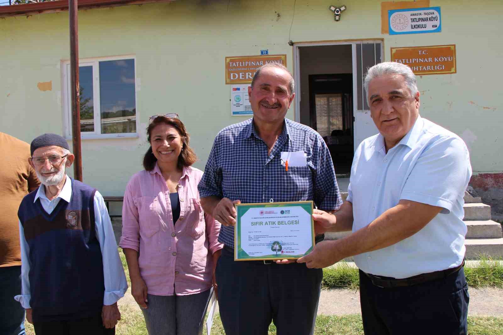 Sıfır Atıkta örnek köy: Her evde geri dönüşüm kutusu
