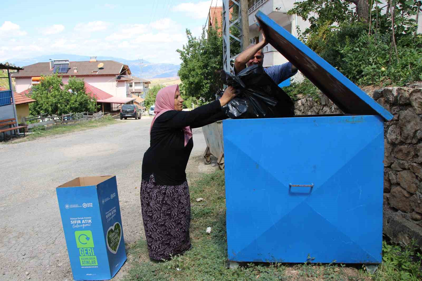 Sıfır Atıkta örnek köy: Her evde geri dönüşüm kutusu
