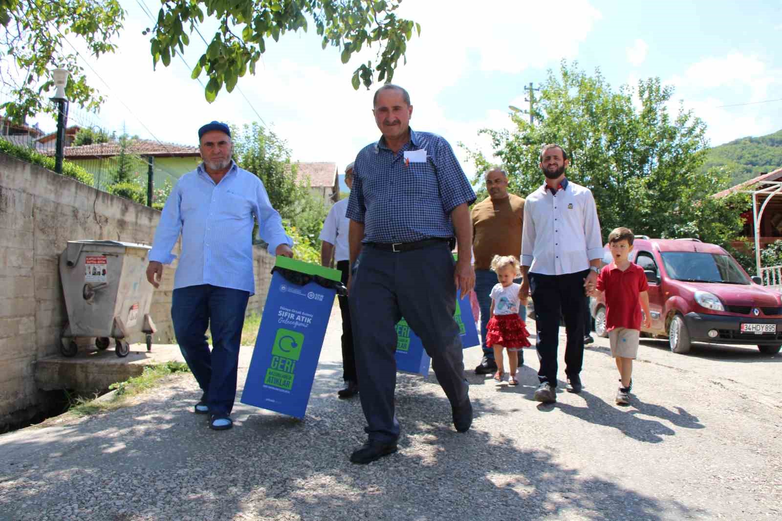 Sıfır Atıkta örnek köy: Her evde geri dönüşüm kutusu
