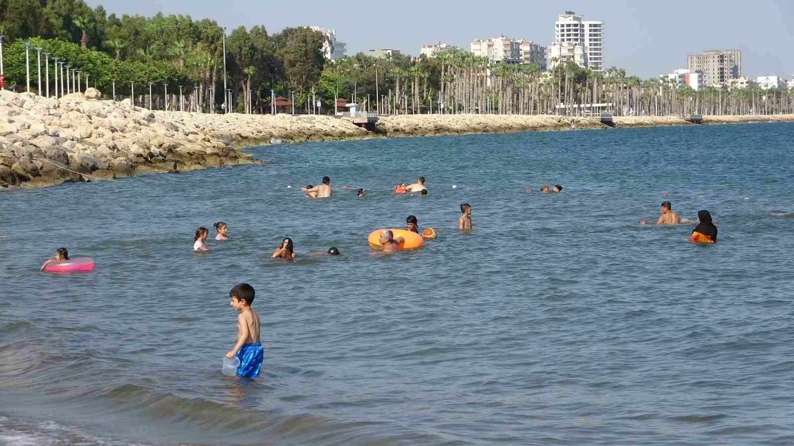 Mersin’de sıcak hava bunaltıyor
