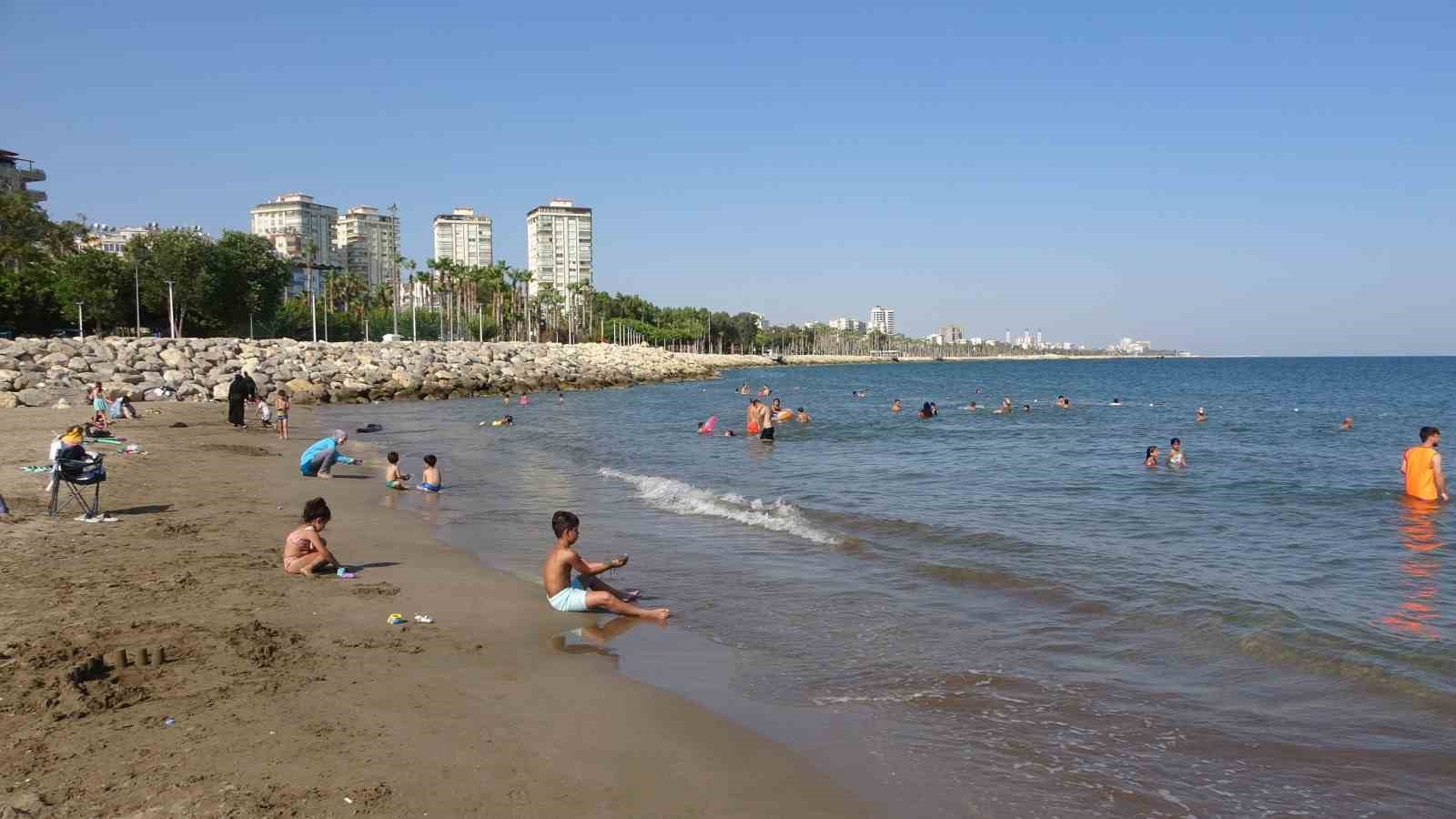 Mersin’de sıcak hava bunaltıyor
