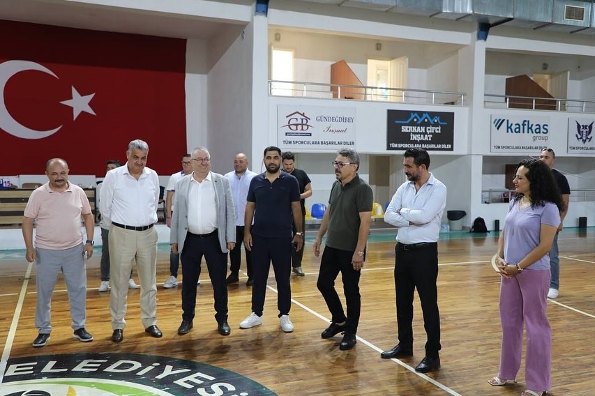 Başkan Ertaş, Ferhatoğlu Edremit Belediyesi Gürespor’u ziyaret etti
