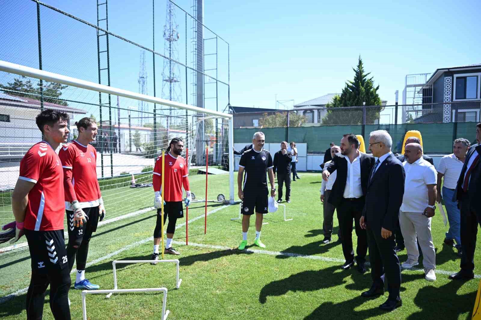 Bakan Uraloğlu’ndan PTT ve Türksat’ın yerleşkelerine ziyaret
