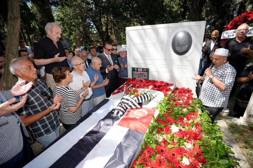 Süleyman Seba, kabri başında anıldı
