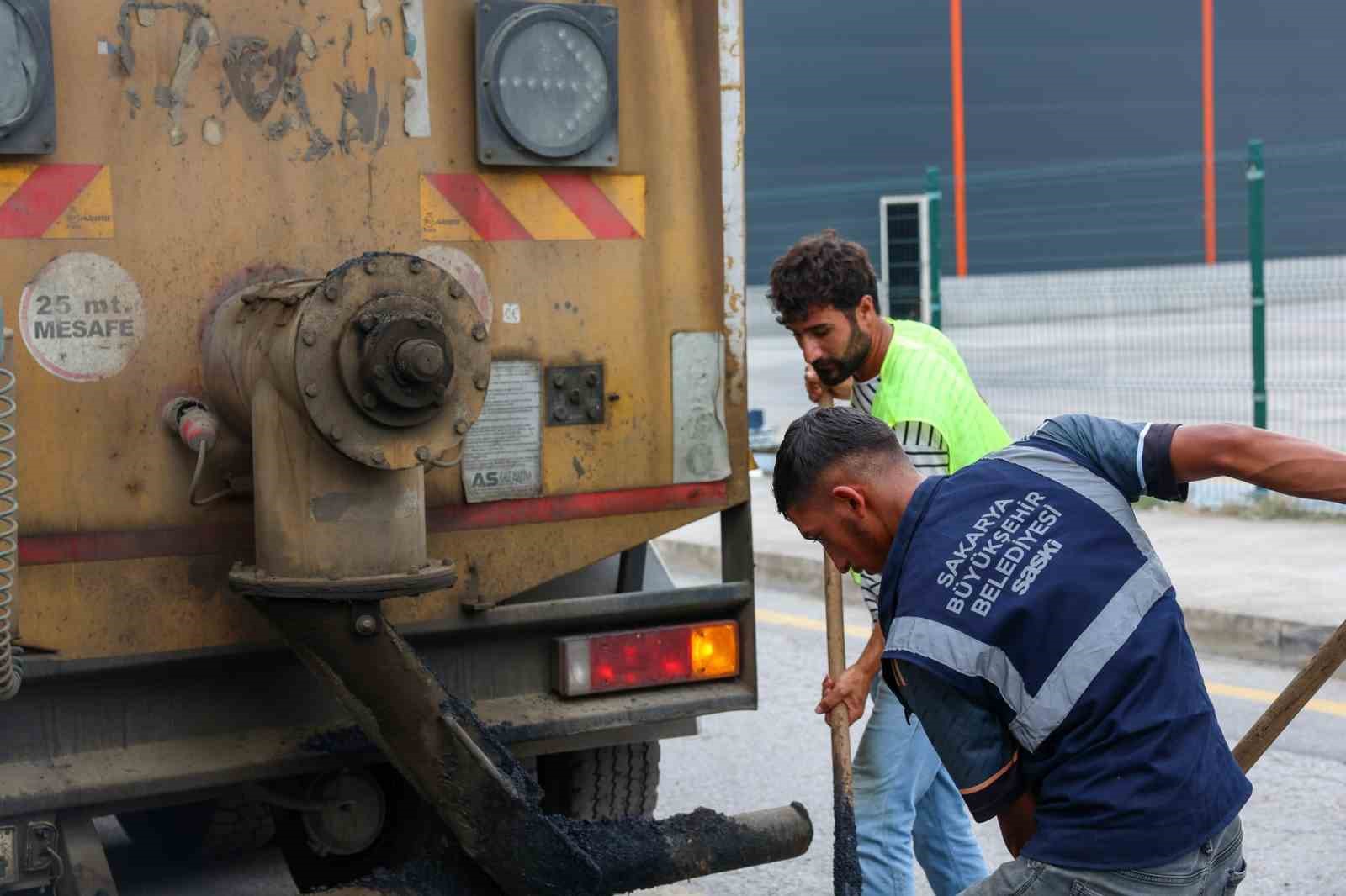 SASKİ’den Erenler’in 23 mahallesine 5 bin 700 metrekarelik asfalt
