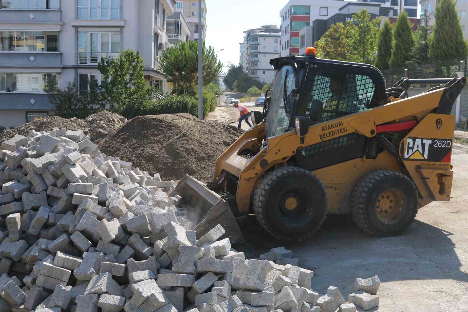 Atakum’da yol çalışmaları devam ediyor
