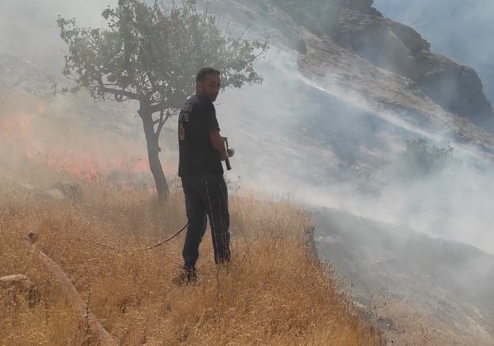 Hakkari’de anız yangını
