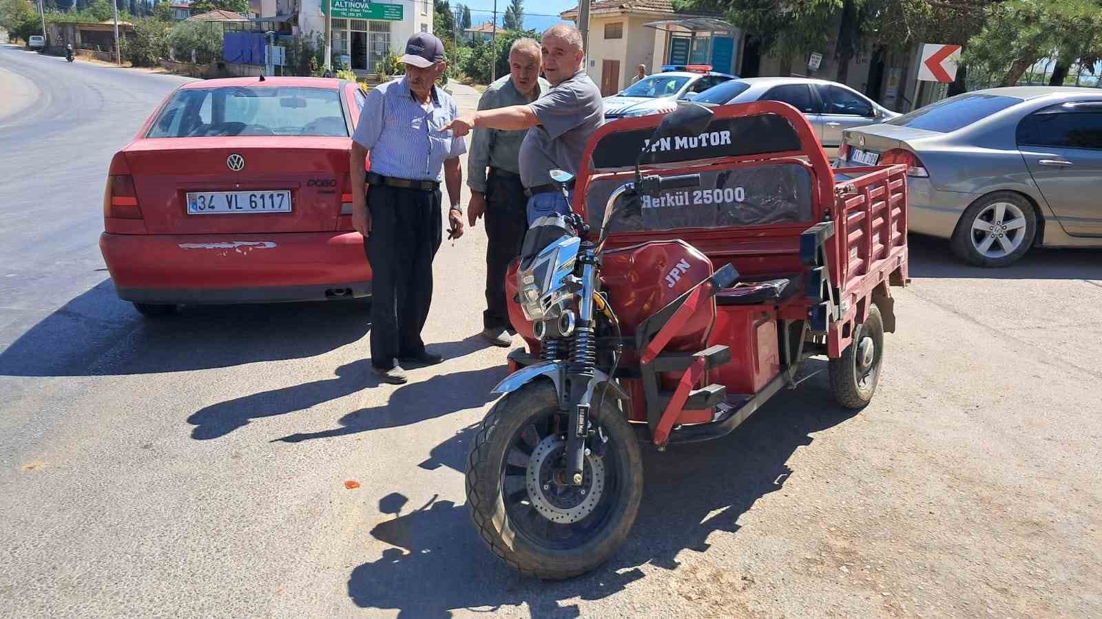 Tarladan dönen aile kaza yaptı: 1 yaralı
