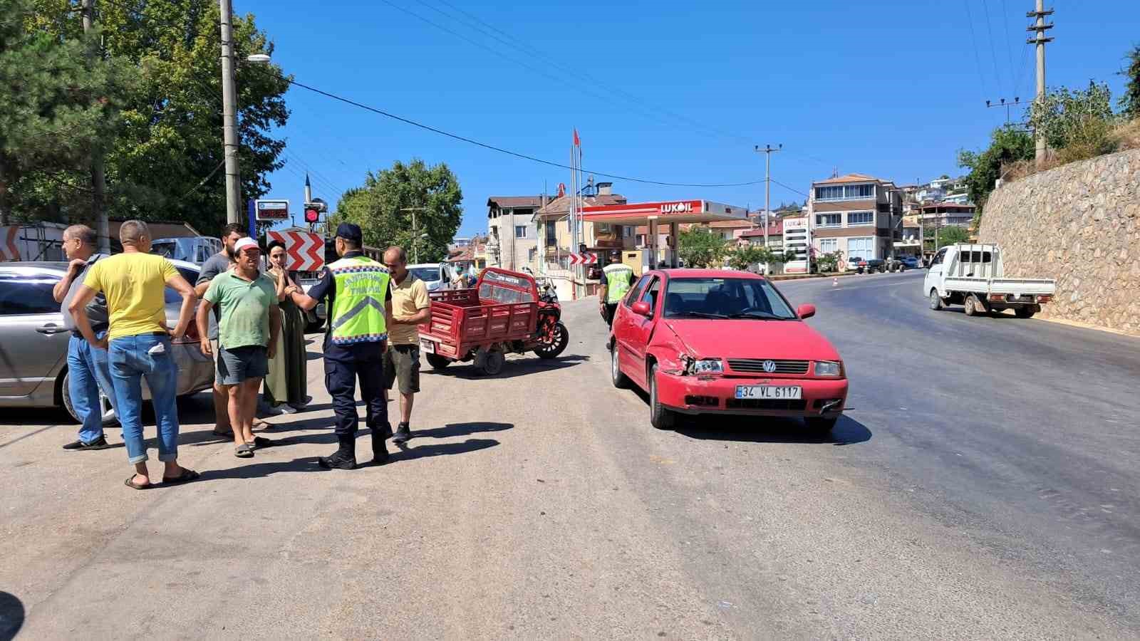 Tarladan dönen aile kaza yaptı: 1 yaralı
