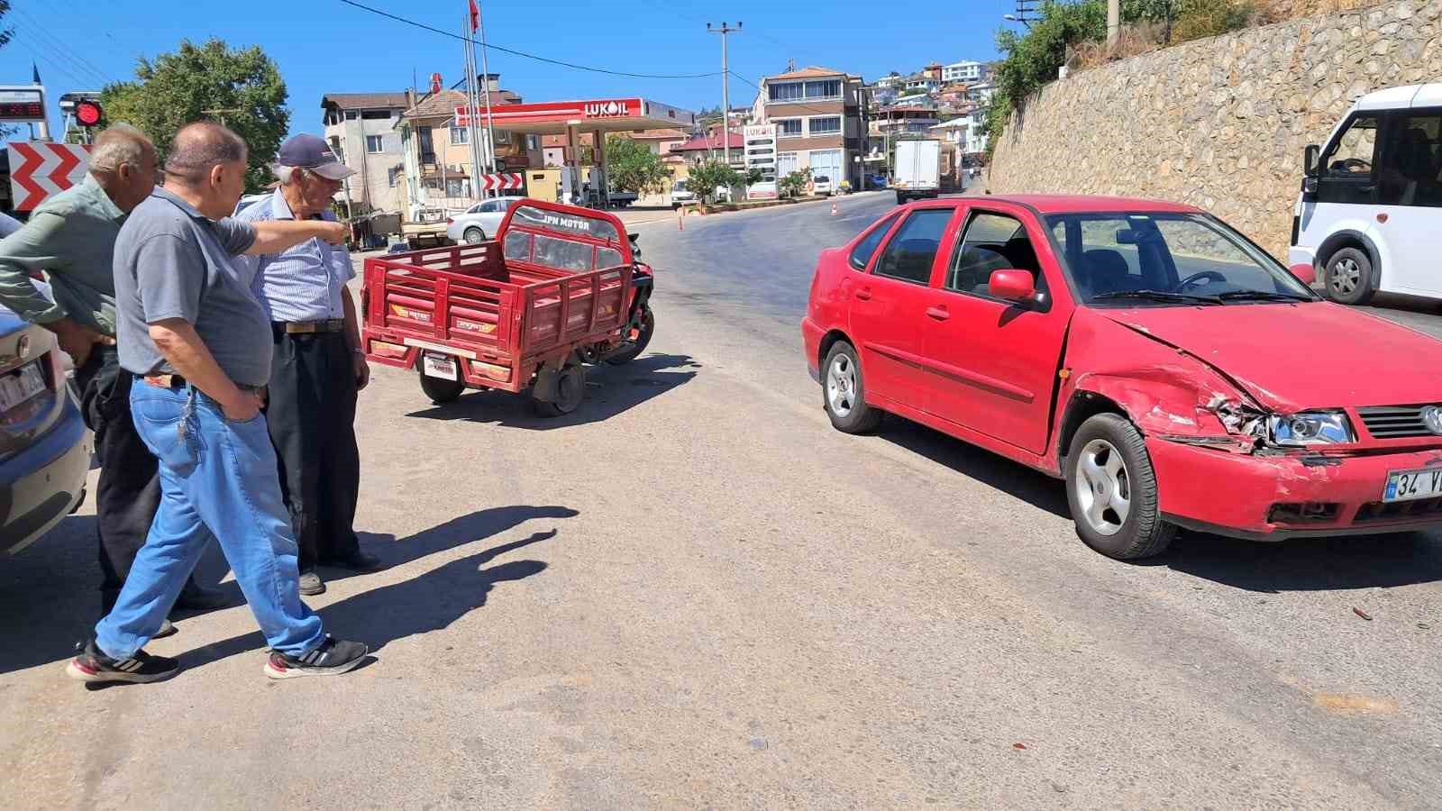 Tarladan dönen aile kaza yaptı: 1 yaralı
