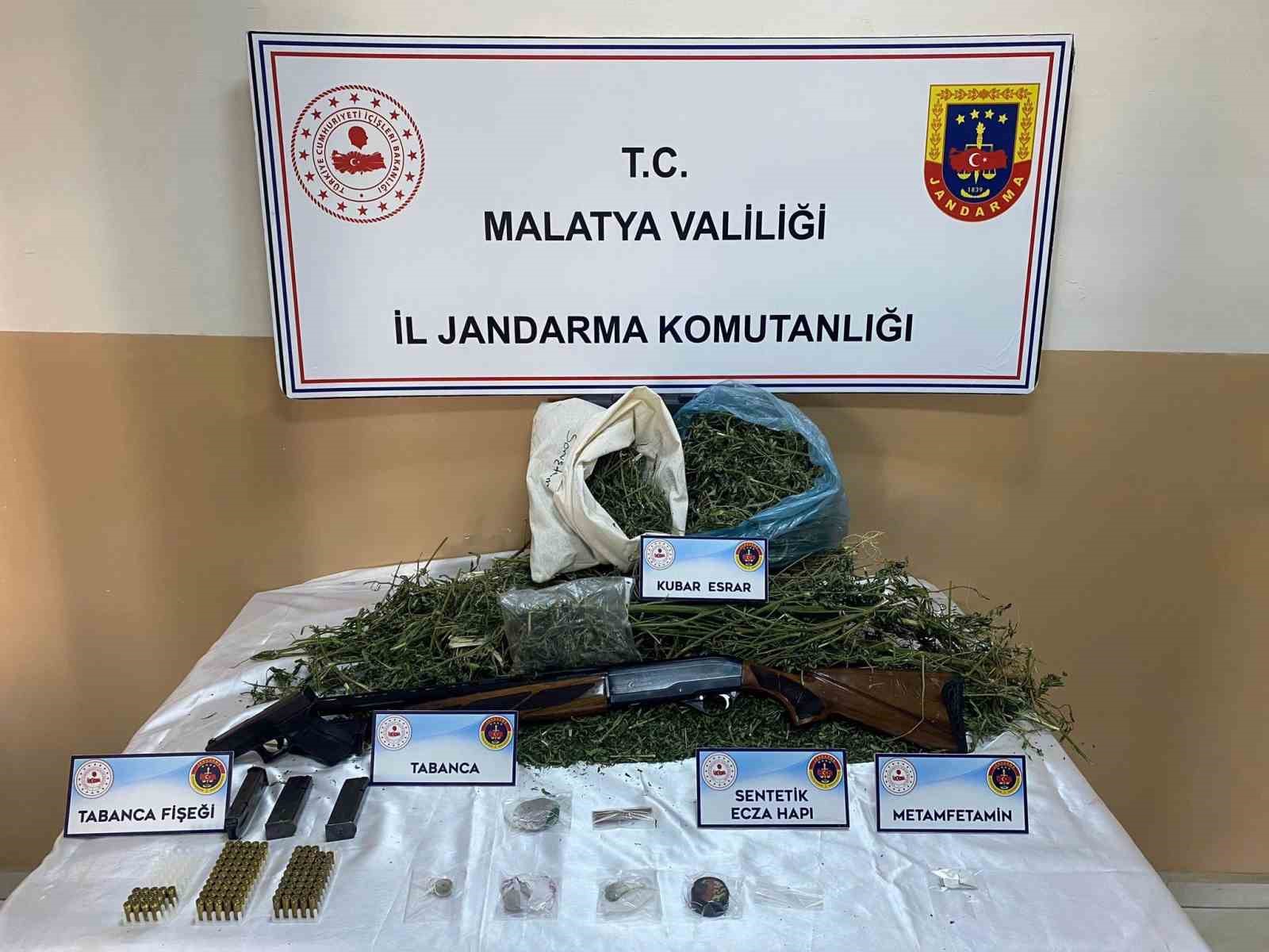 Malatya’da 3 kilo 700 gram kubar esrar ele geçirildi
