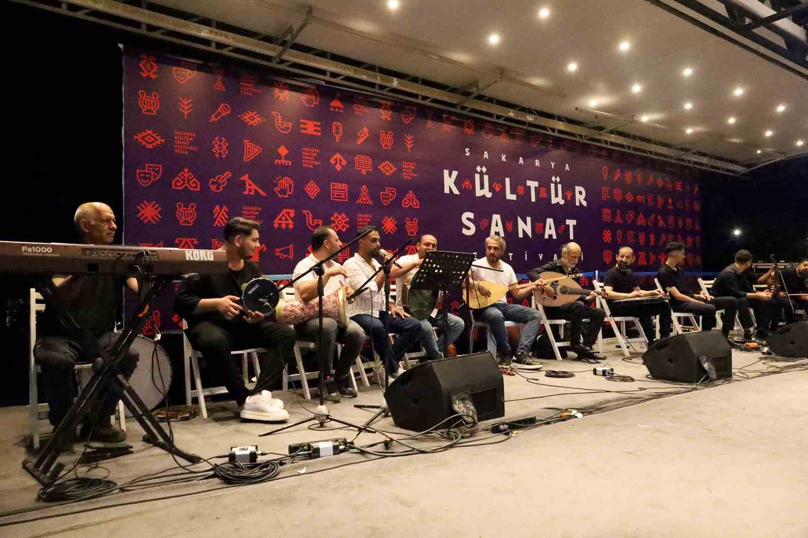 Hemşehri buluşmalarına unutulmaz son: Millet Bahçesi kültür festivalinde on binleri ağırladı
