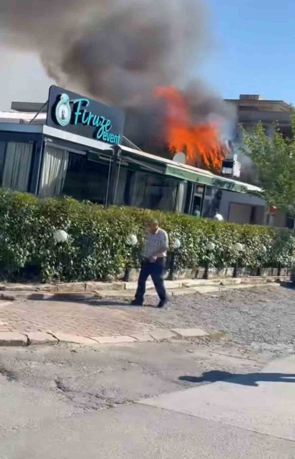 Sakarya’da bir işletme alev topuna döndü
