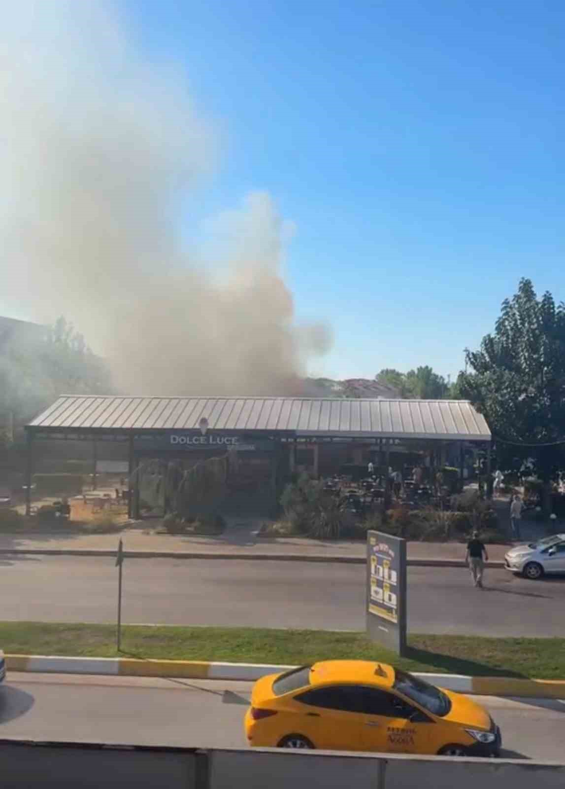 Sakarya’da bir işletme alev topuna döndü
