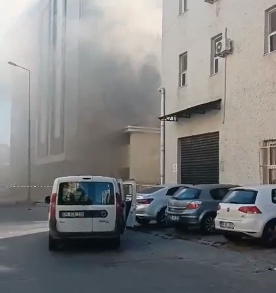 Beylikdüzü’nde korku dolu anlar: Trafo bomba gibi patladı
