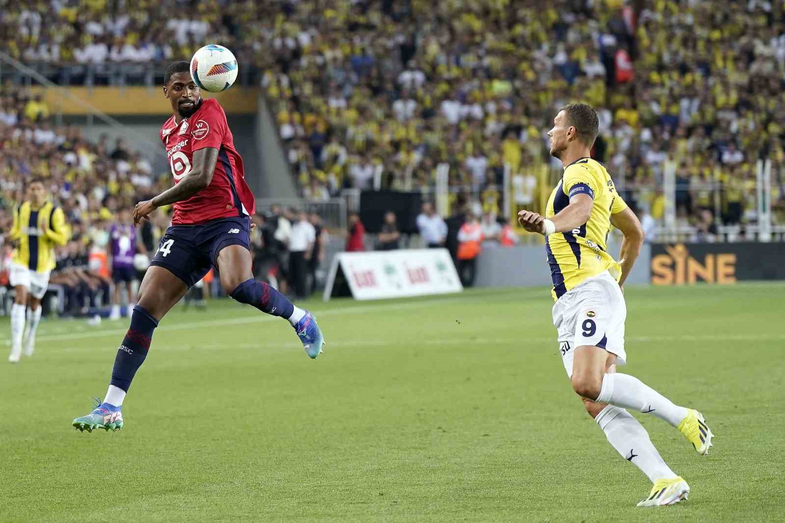 UEFA Şampiyonlar Ligi: Fenerbahçe: 0 - Lille: 0 (Maç devam ediyor)
