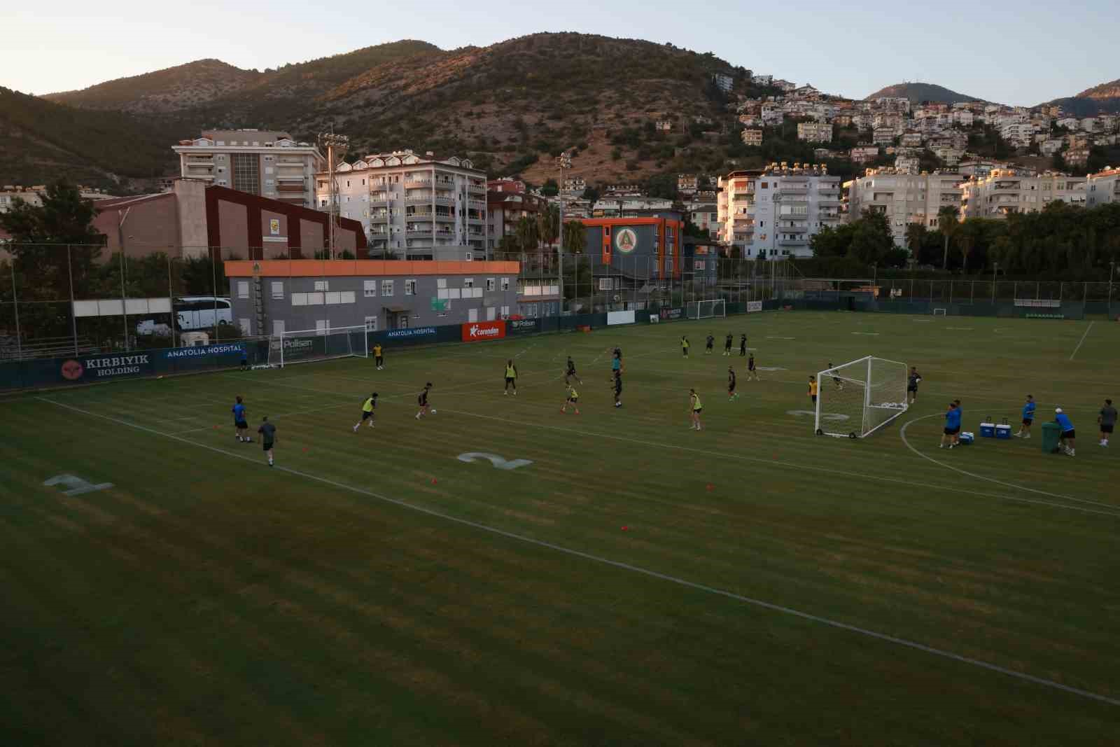 Alanyaspor, Başakşehir maçı hazırlıklarına başladı
