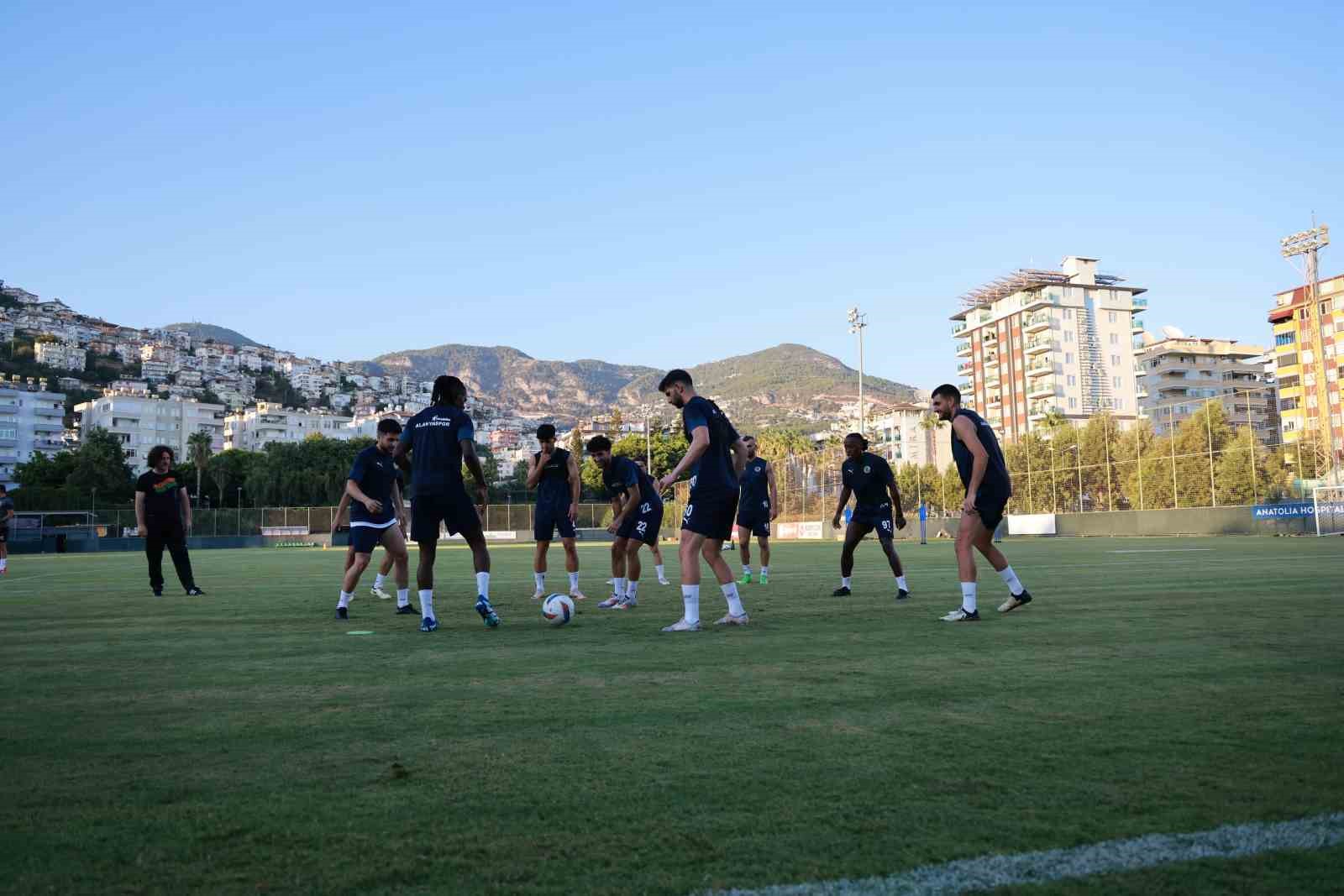 Alanyaspor, Başakşehir maçı hazırlıklarına başladı
