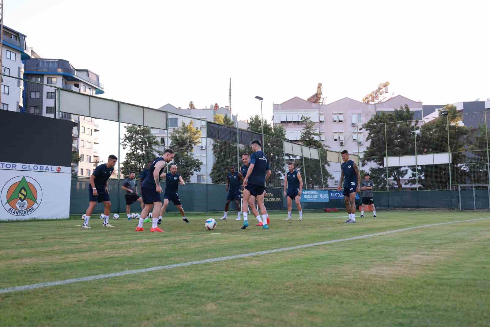 Alanyaspor, Başakşehir maçı hazırlıklarına başladı
