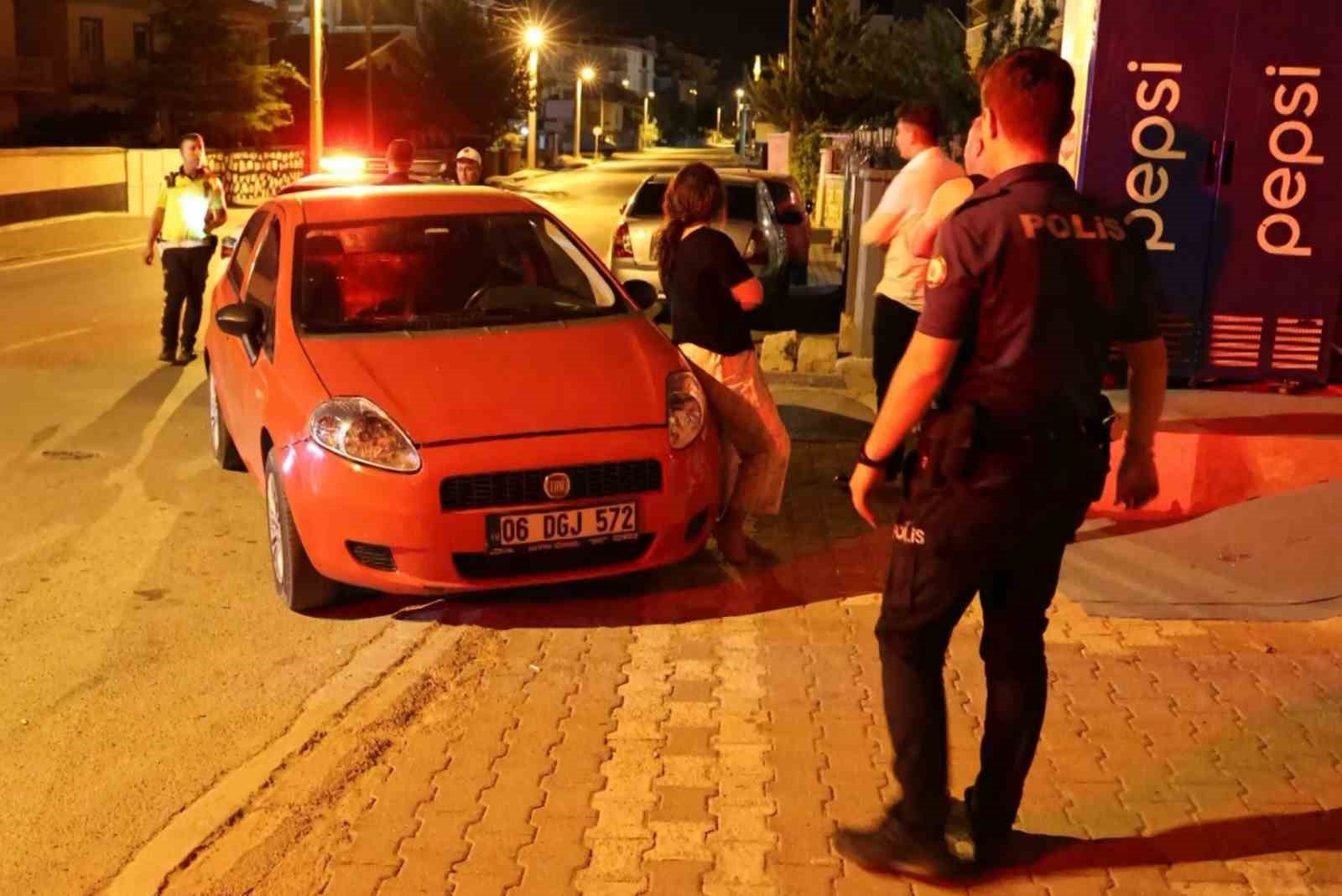 Polis ile ehliyetsiz sürücü kovalamacası kamerada
