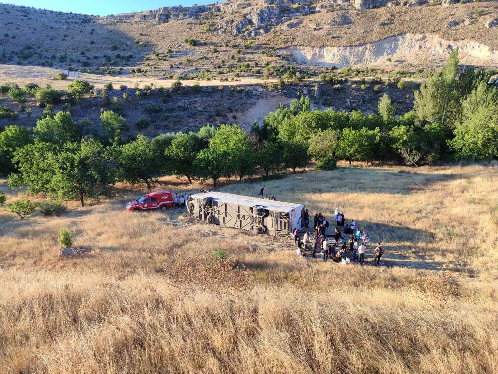 Malatya’da yolcu otobüsü şarampole uçtu: 3’ü ağır 11 yaralı
