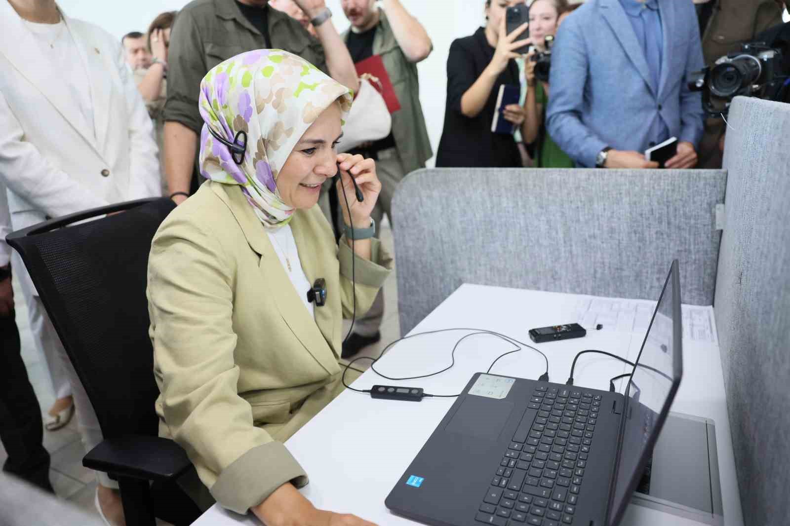 Bakan Göktaş çağrı merkezini arayan gencin nikah davetine katılma sözü verdi
