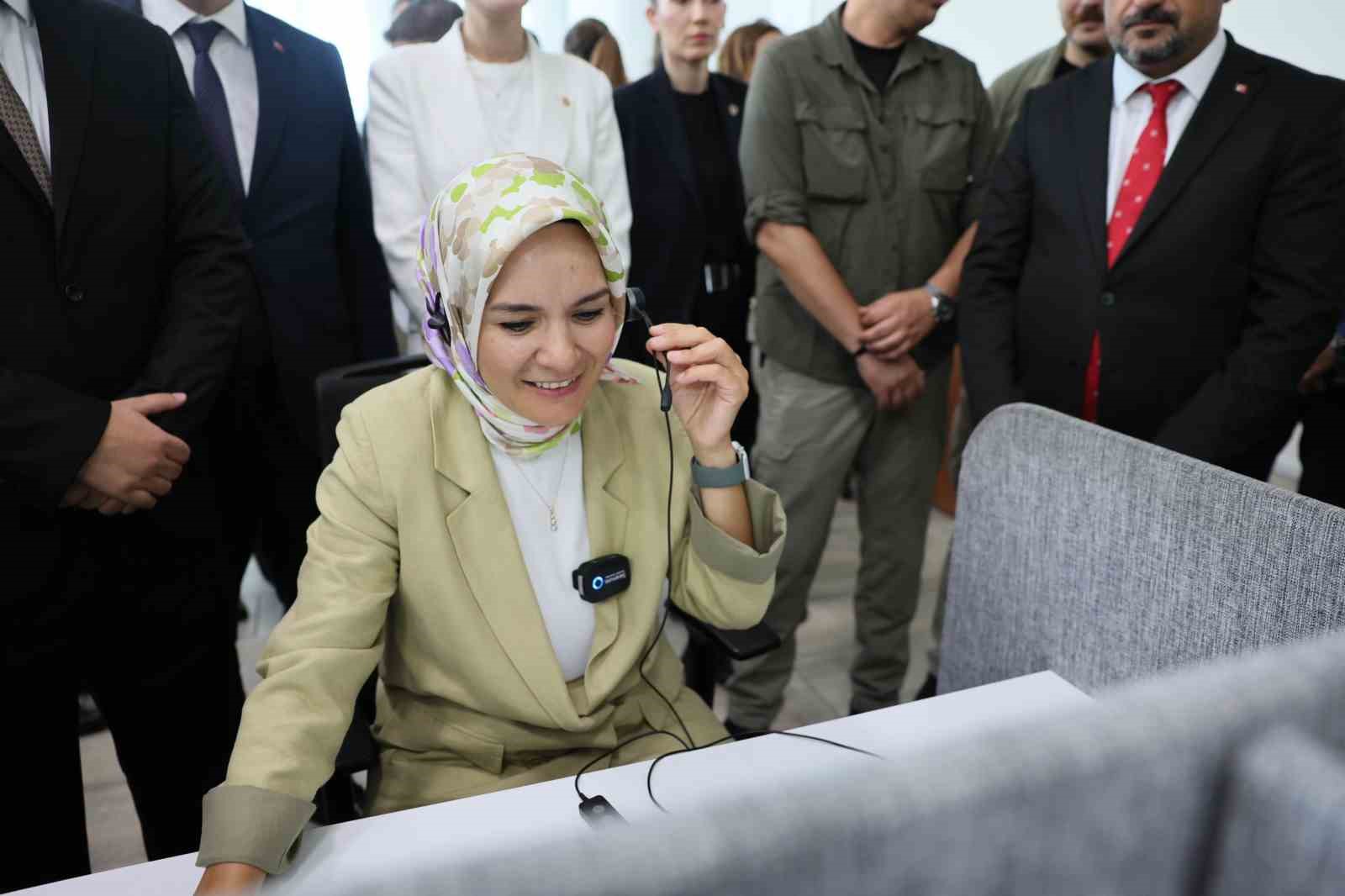 Bakan Göktaş çağrı merkezini arayan gencin nikah davetine katılma sözü verdi
