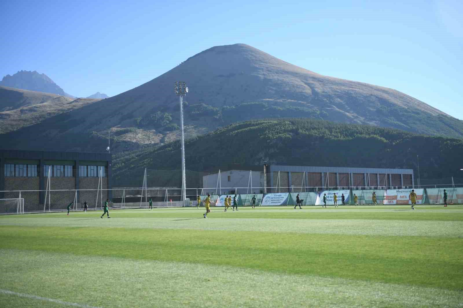 Erciyes Yüksek İrtifa Kamp Merkezi’nde davet
